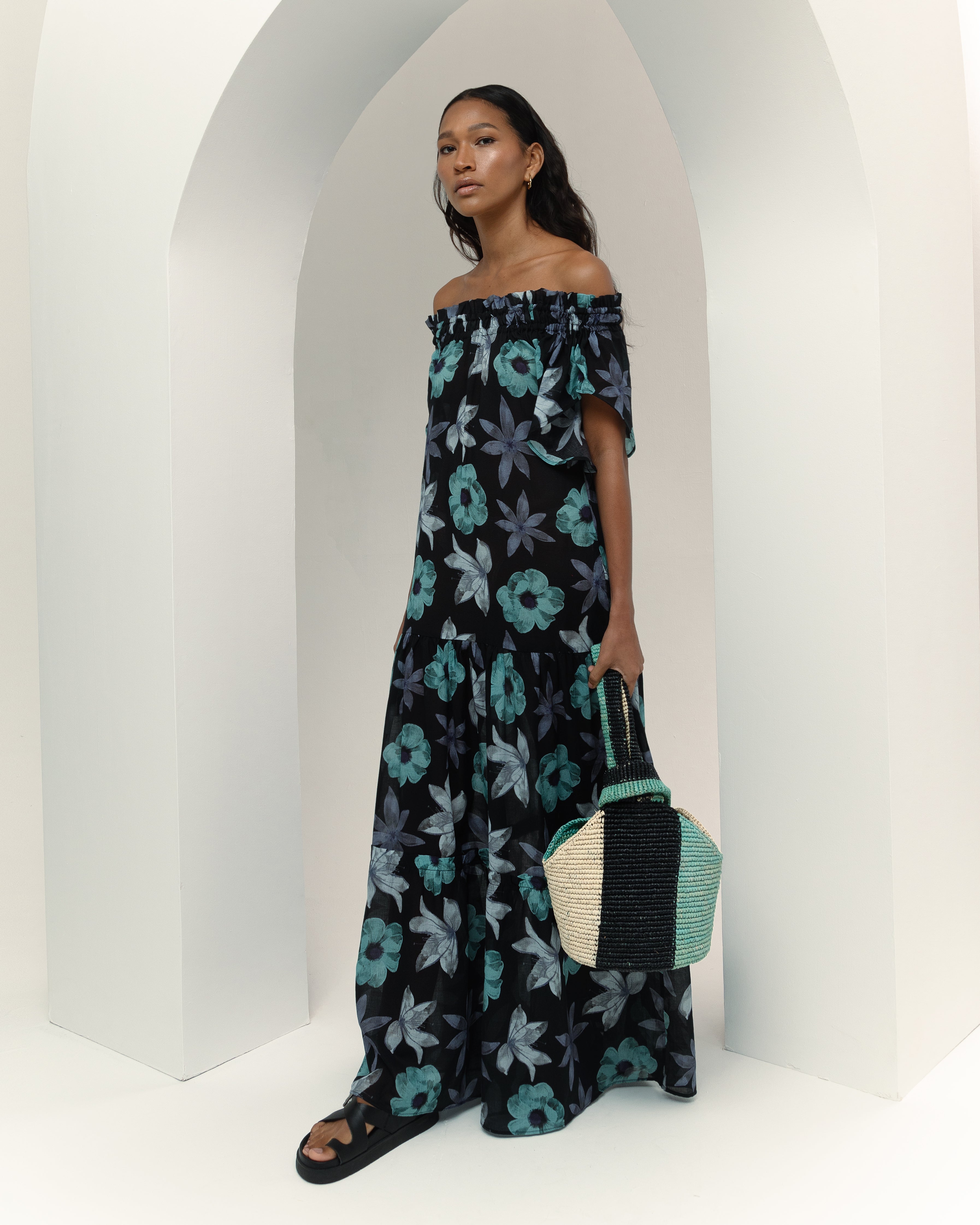 Robe longue à épaules dénudées