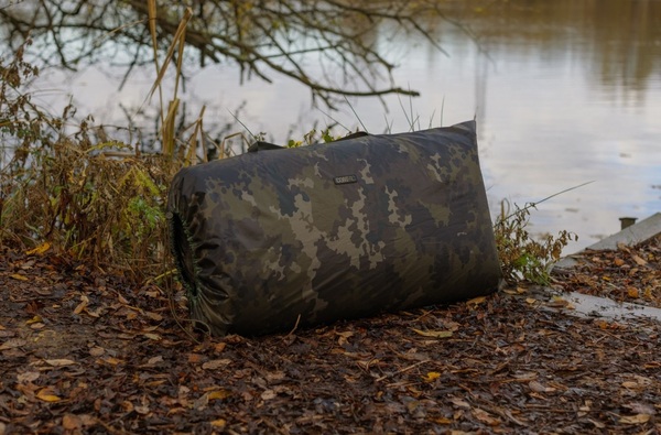 Tapis de décrochage plat camouflage sombre Korda Compac