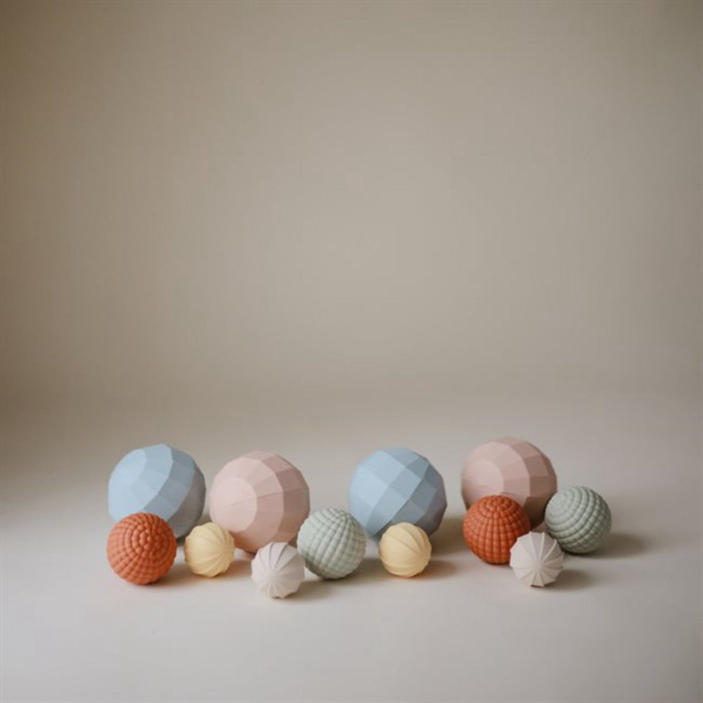 Køb Mushie Powder Blue ​​Nesting Spheres Sanselegetøj