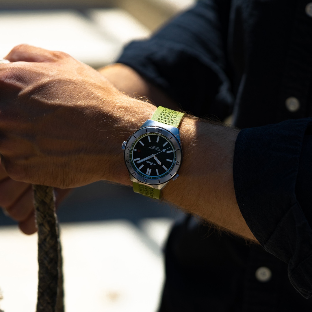 Fortis Marinemaster M-44 Chronometer Woodpecker Green Horizon Strap