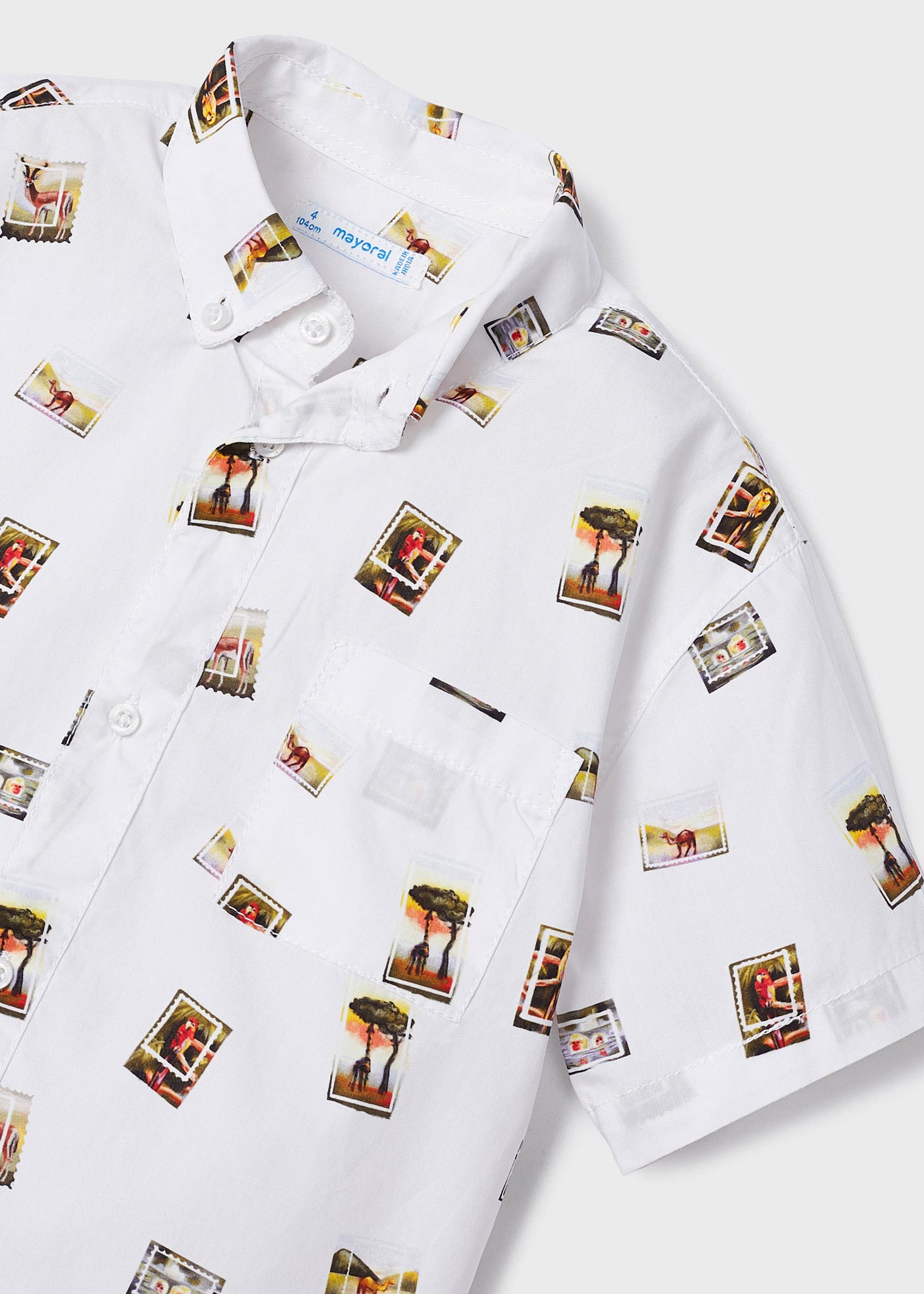 Camisa estampada de manga curta feita com algodão sustentável para meninos