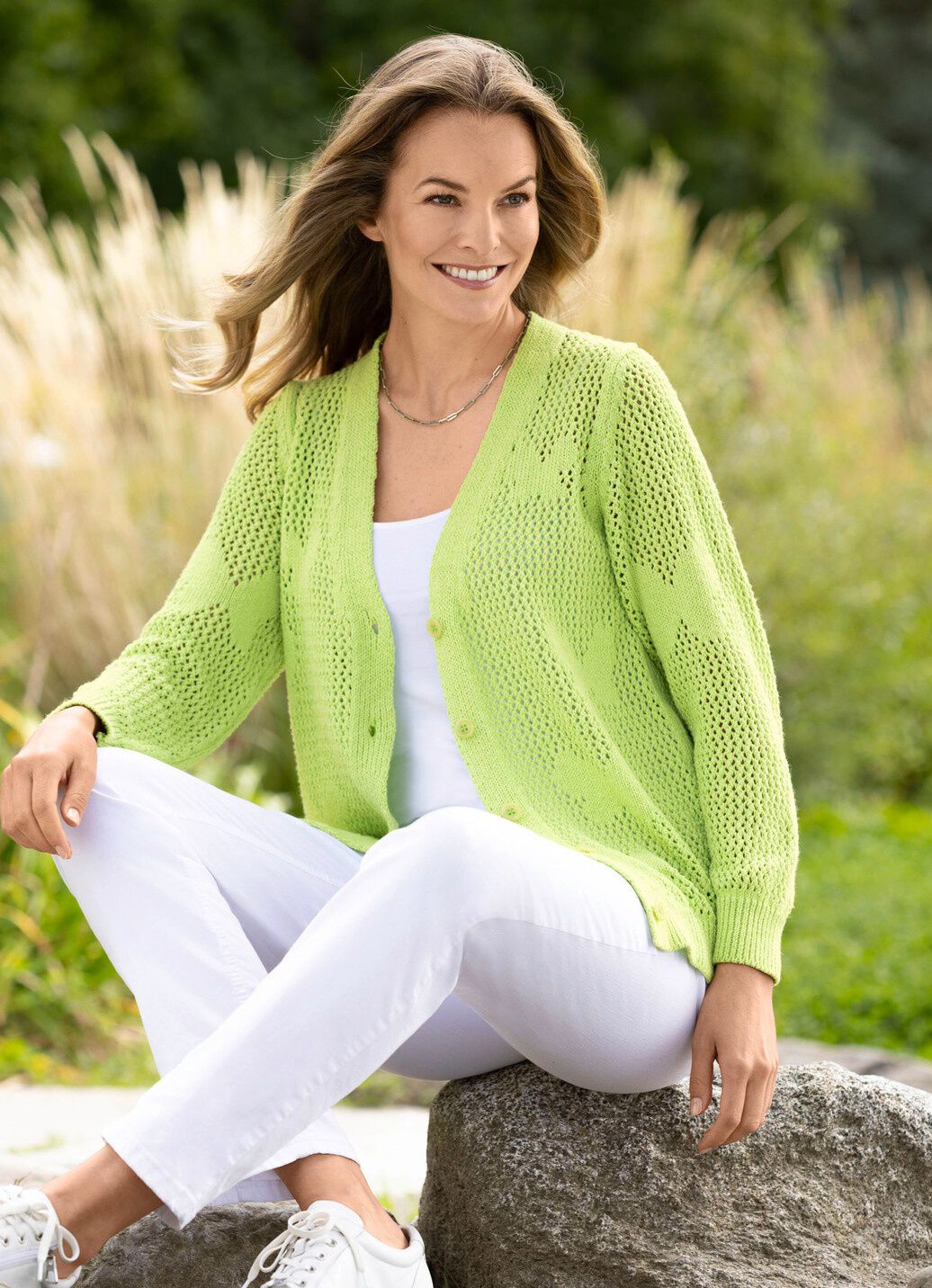 Strickjacke mit Schmetterling-Dessin