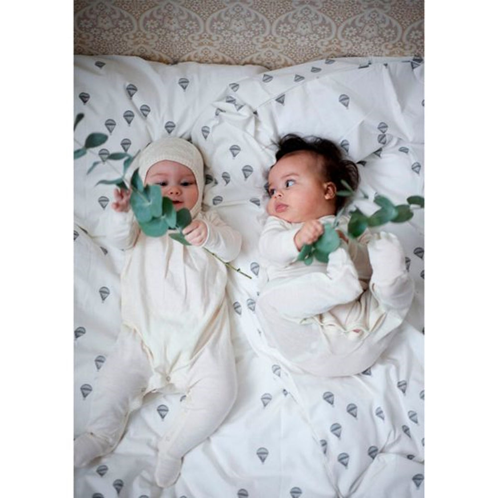 Sengetøj Parachute White - Konges Sløjd → Luksusbaby.dk