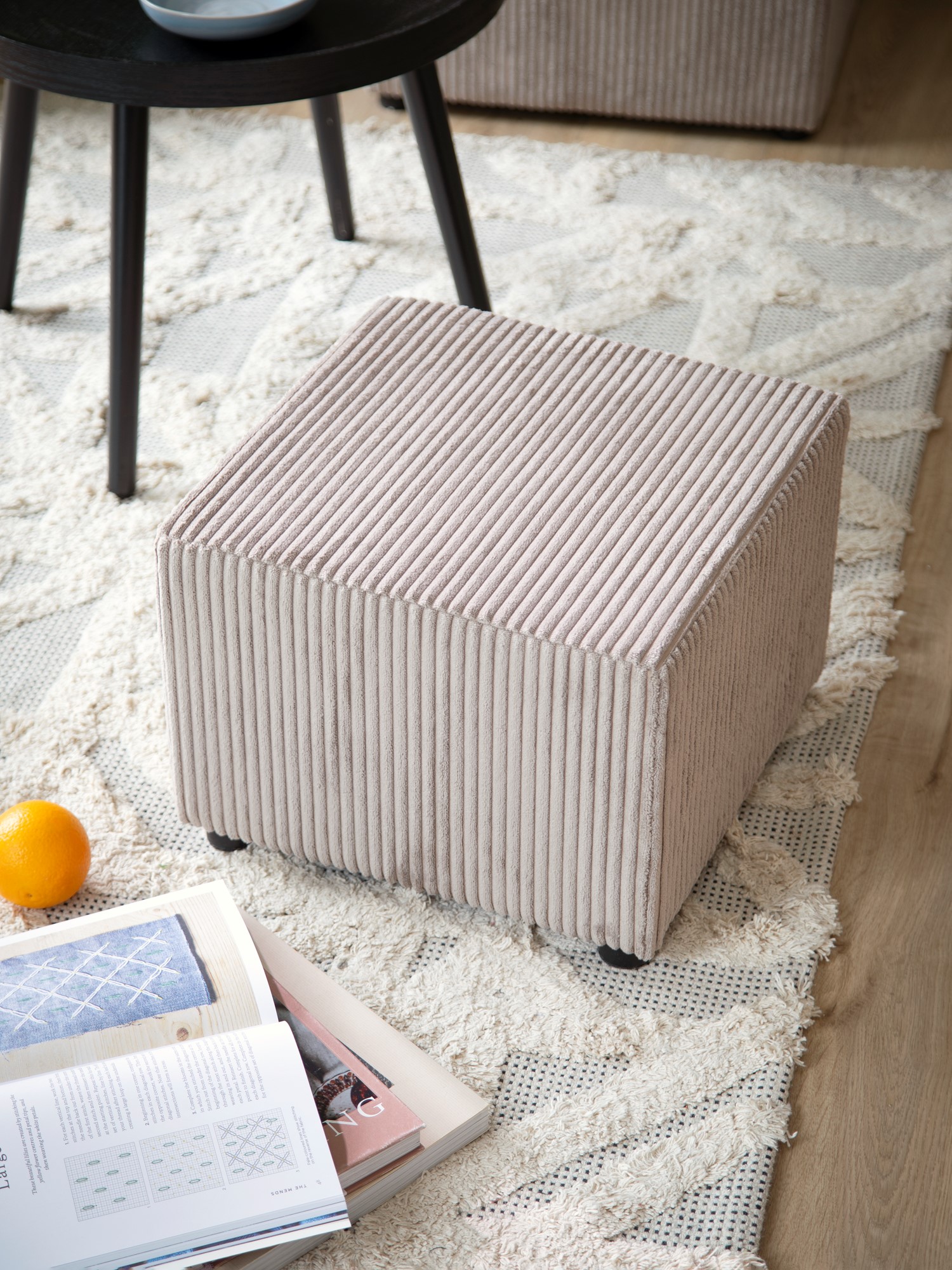 Puf | 37 x 37 x 25 cm. | Light Brown