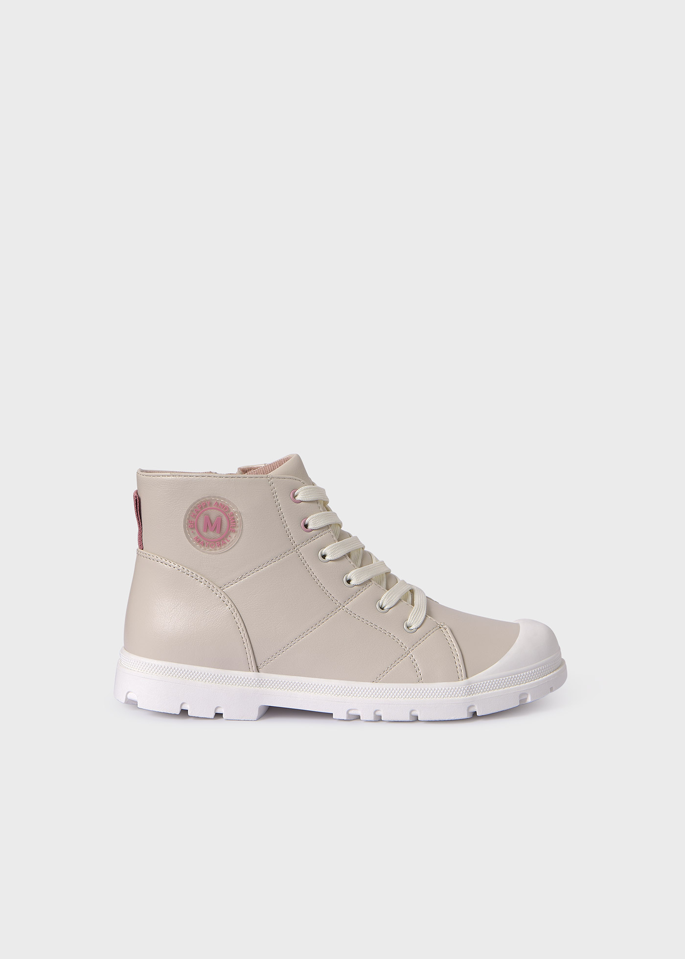 bota com sola tratorada