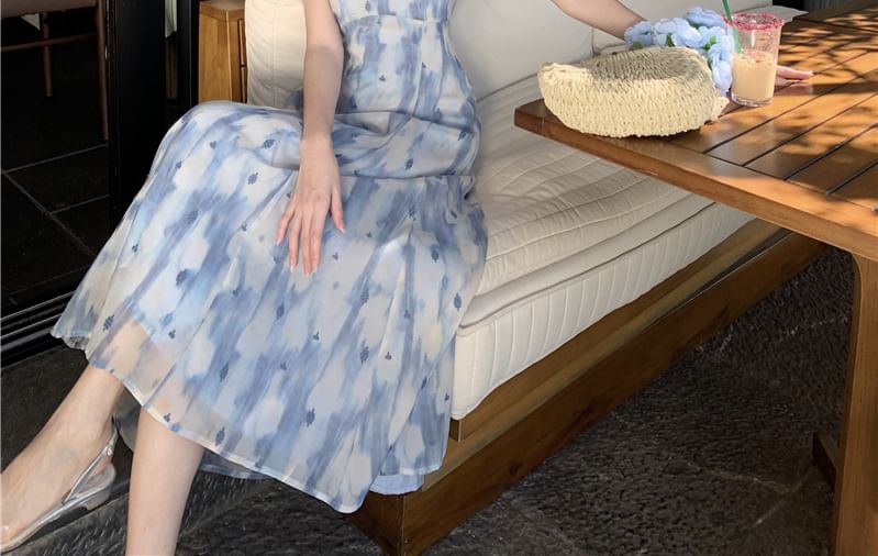 Yuxi - Midi-zonnejurk met halternek en bloemenprint