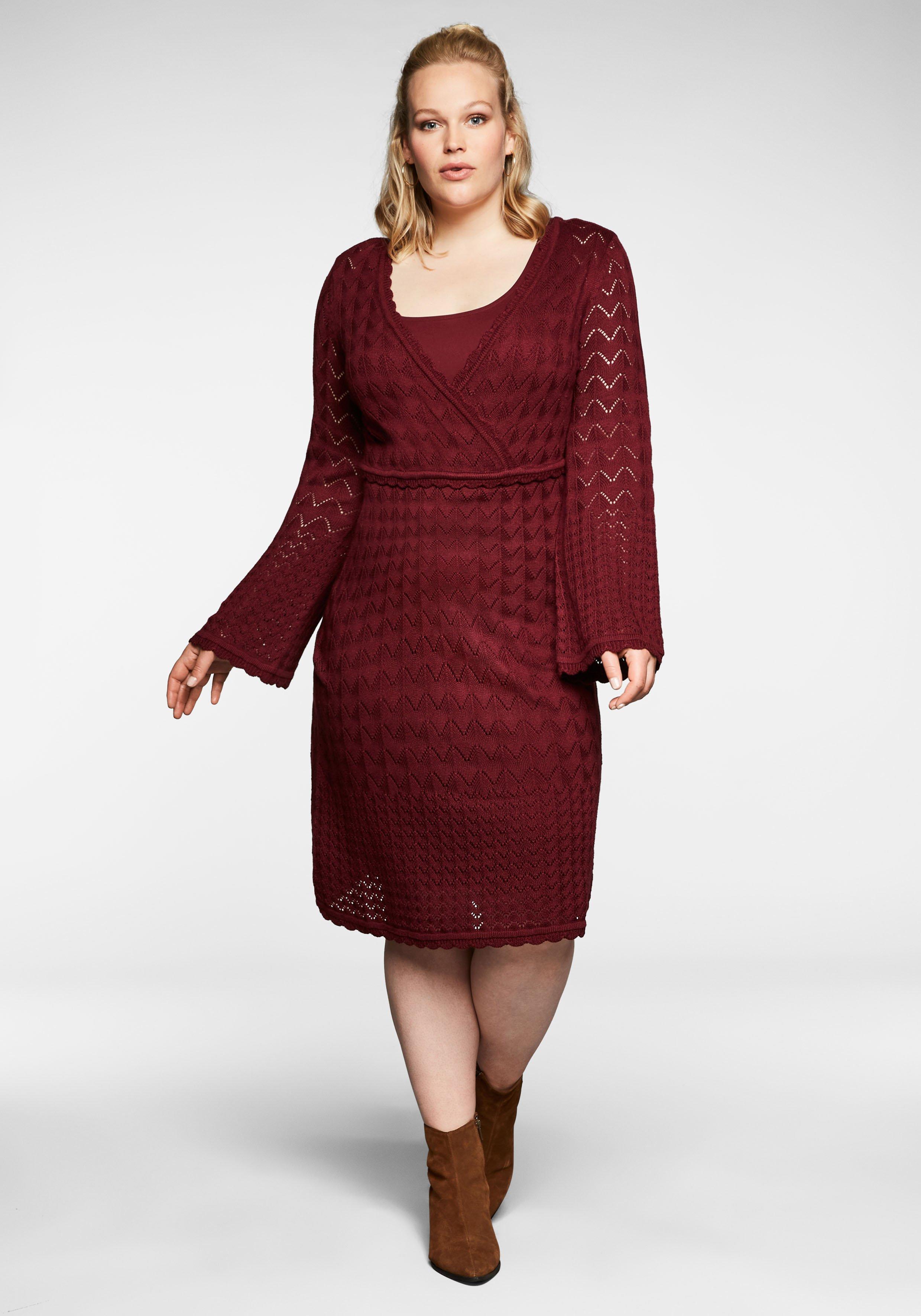 Strickkleid im Ajourmuster und in Wickeloptik