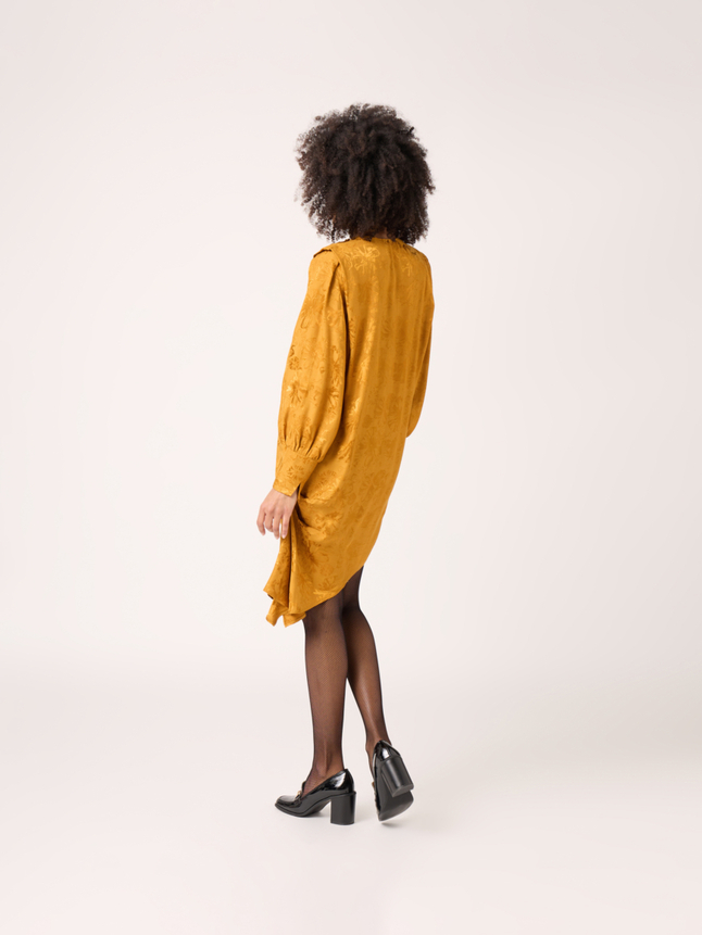 Robe courte asymétrique