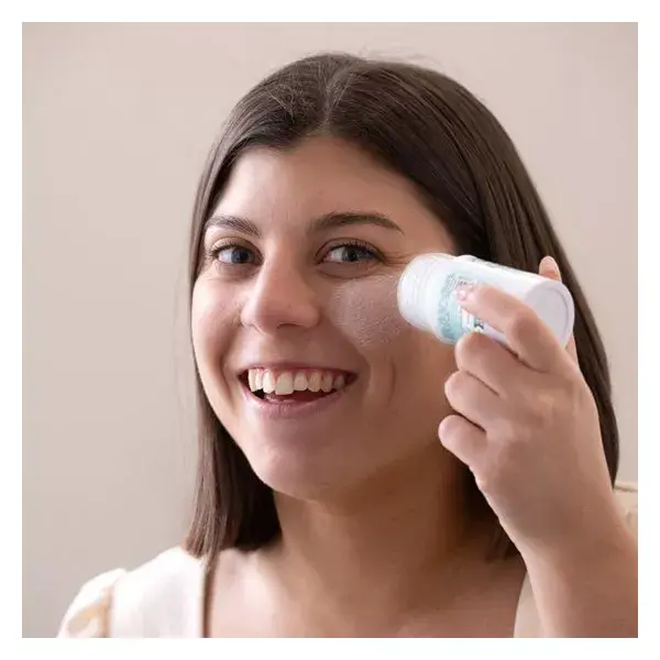 Máscara facial em bastão 3 em 1 Le Petit Olivier - Aloe Vera e Chá Verde - 50g
