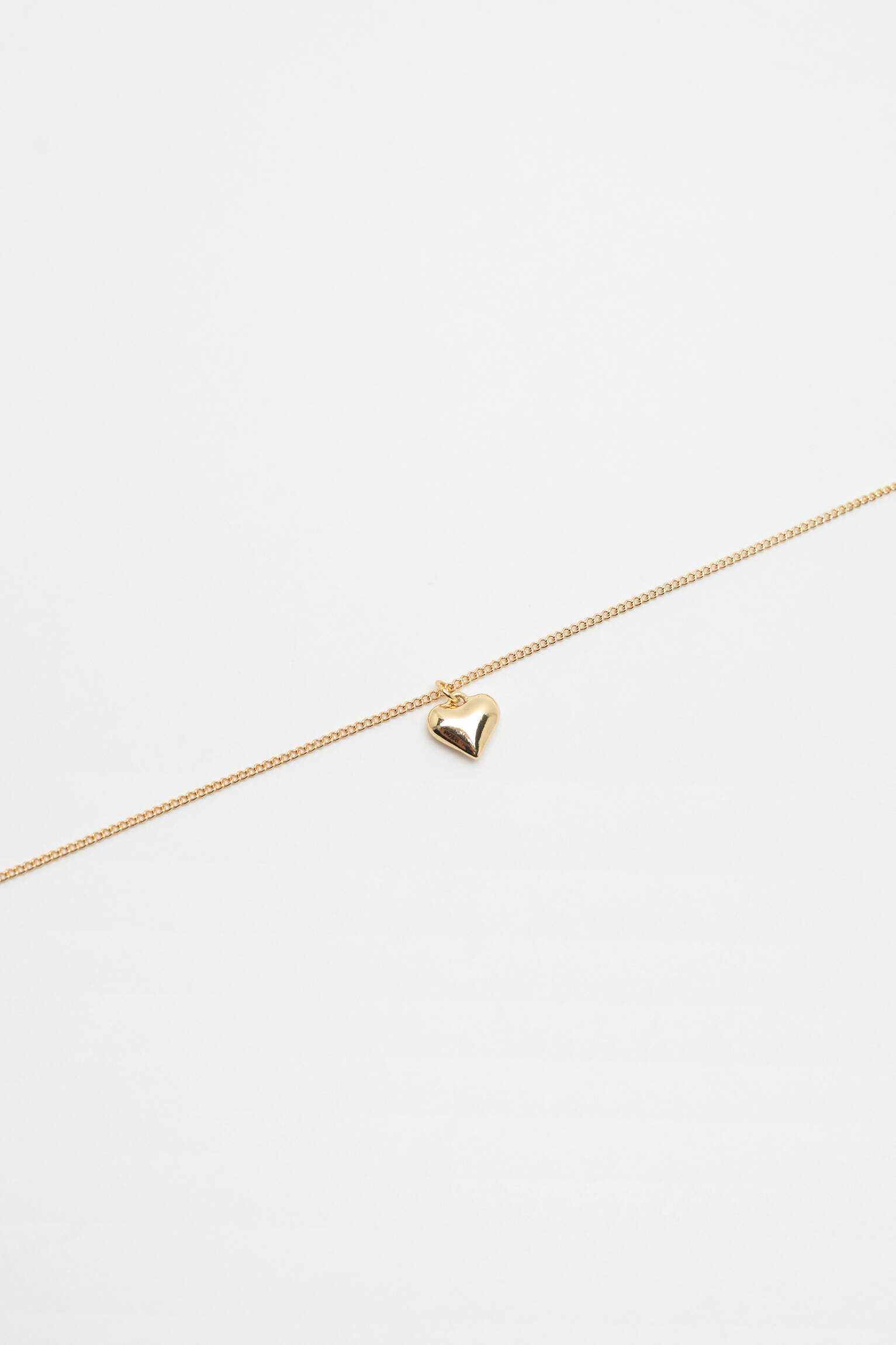 COLAR COM PINGENTE DE CORAÇÃO - DOURADO