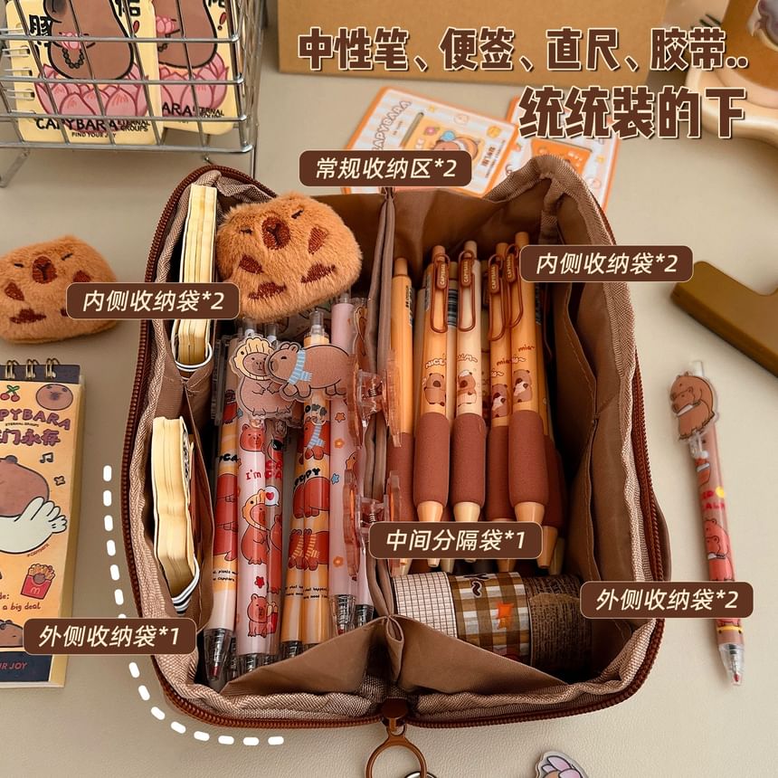 Chavipa - Capybara stoffen etui / sticker / broche / sleutelhanger / pen / clip / magneetclip / liniaal / notitieboek / correctietape / bladwijzer / set (verschillende ontwerpen)
