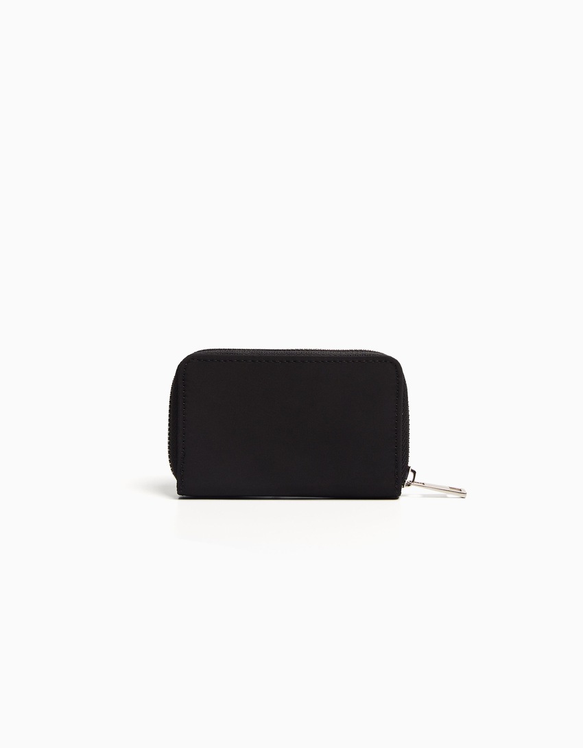 Bolsa com detalhe de placa