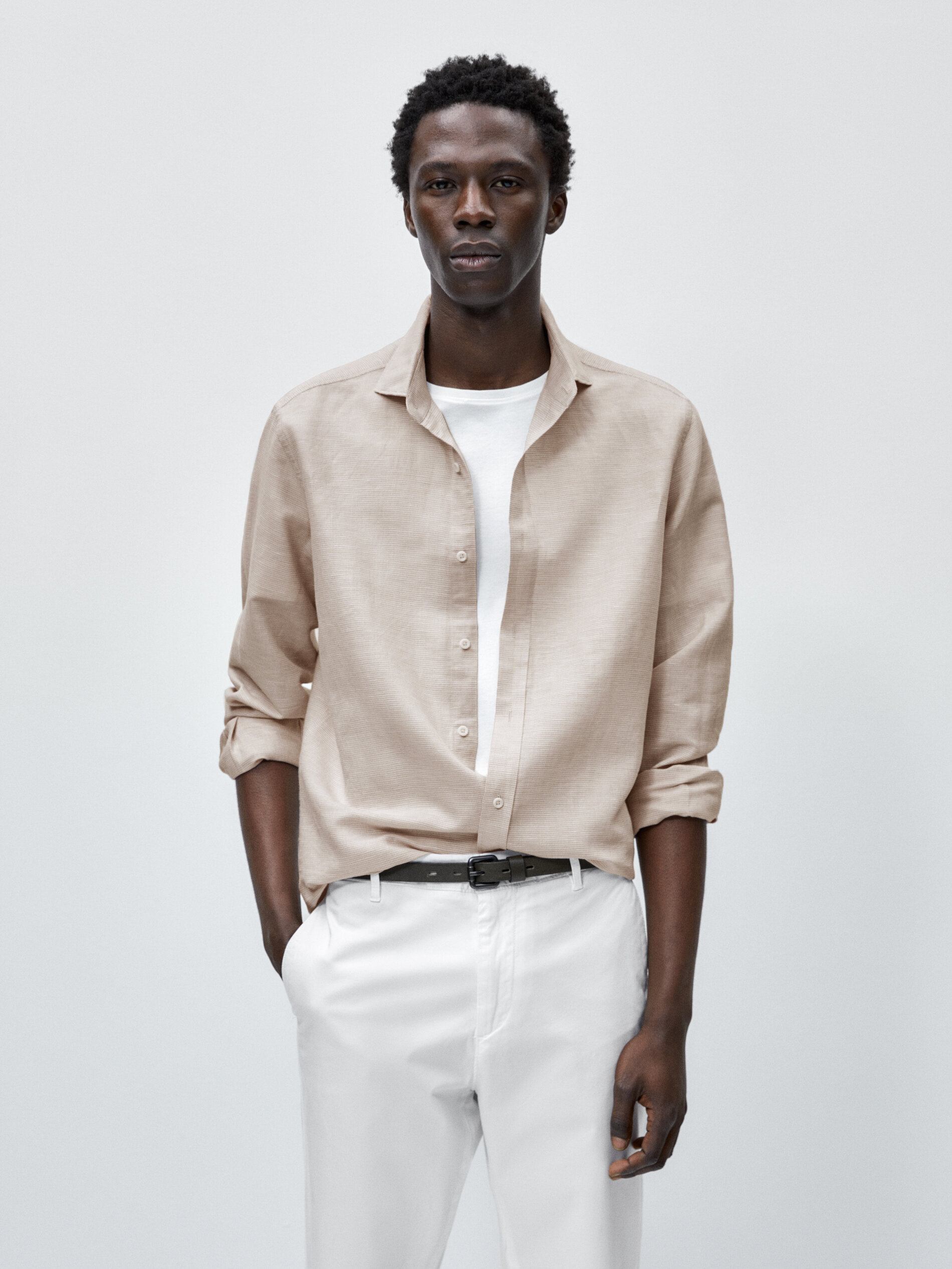 Camisa de linho com estampa pied-de-poule e corte slim - BEGE
