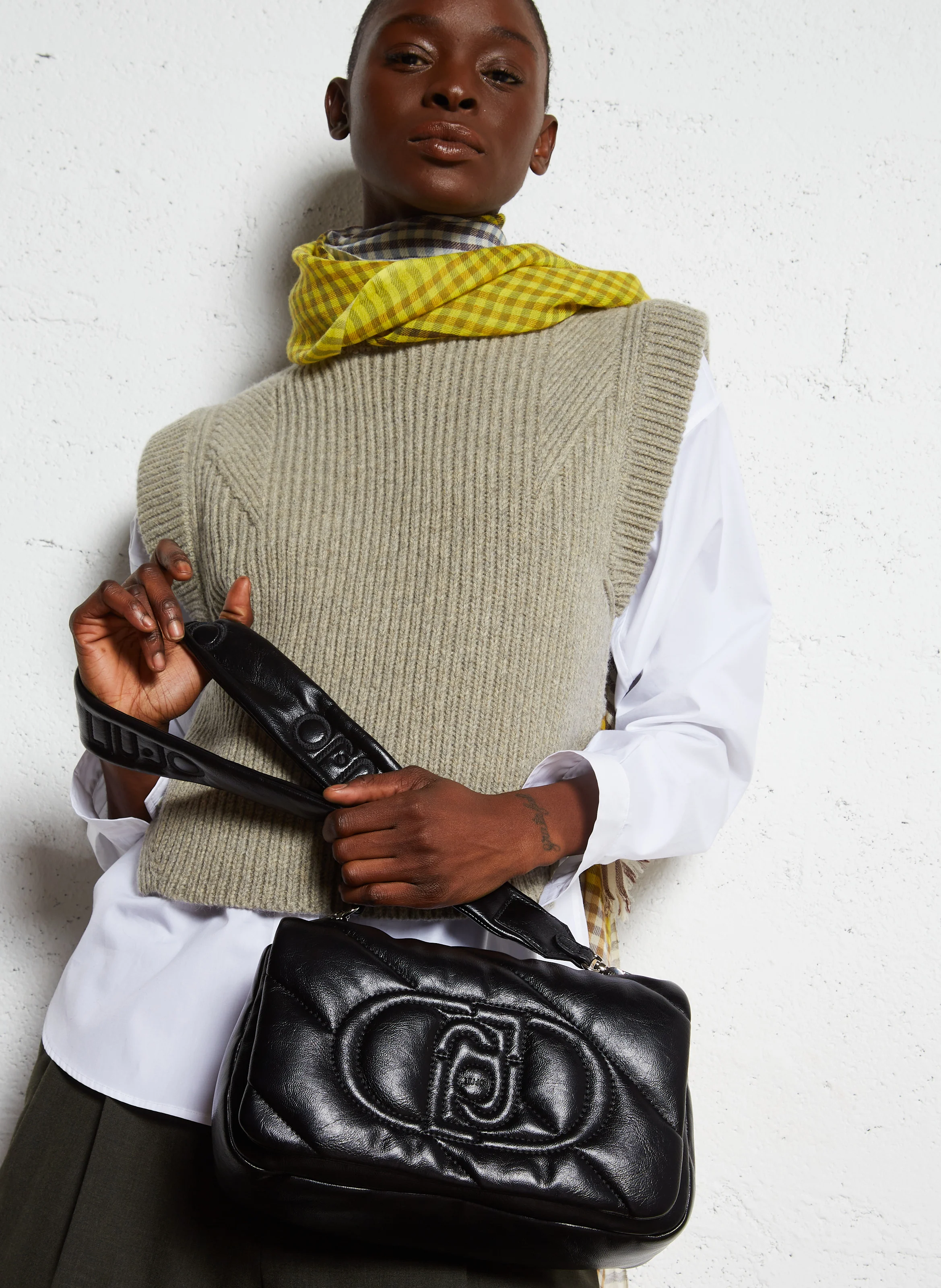 Sac à bandoulière matelassé brillant | Noir