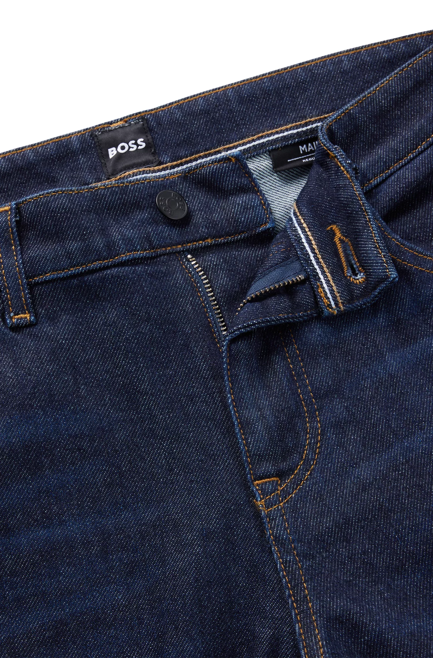 Calça jeans BOSS preta, corte regular, em denim azul-escuro com elasticidade confortável.