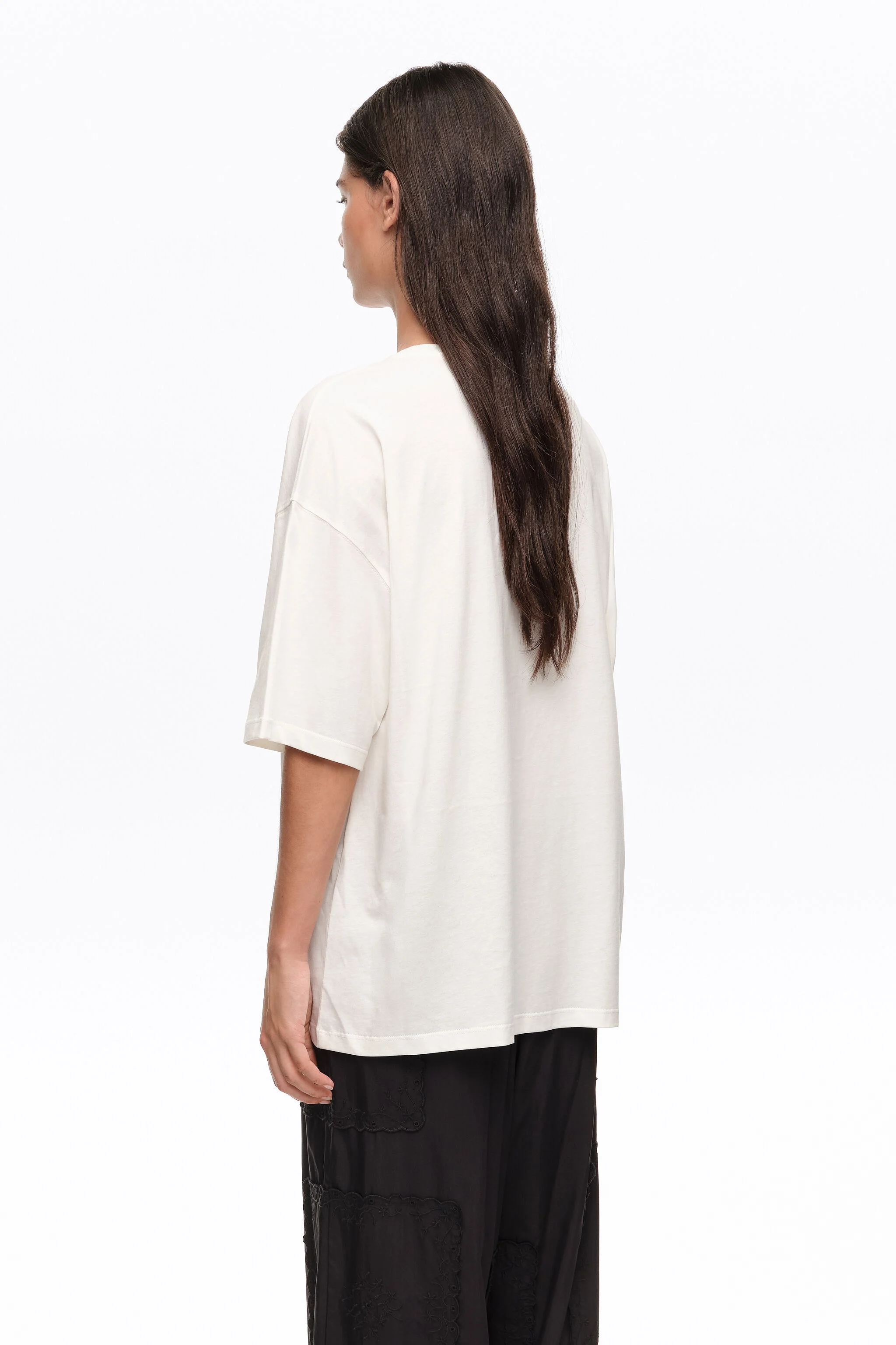 Camiseta com o logotipo da Ivory Sun