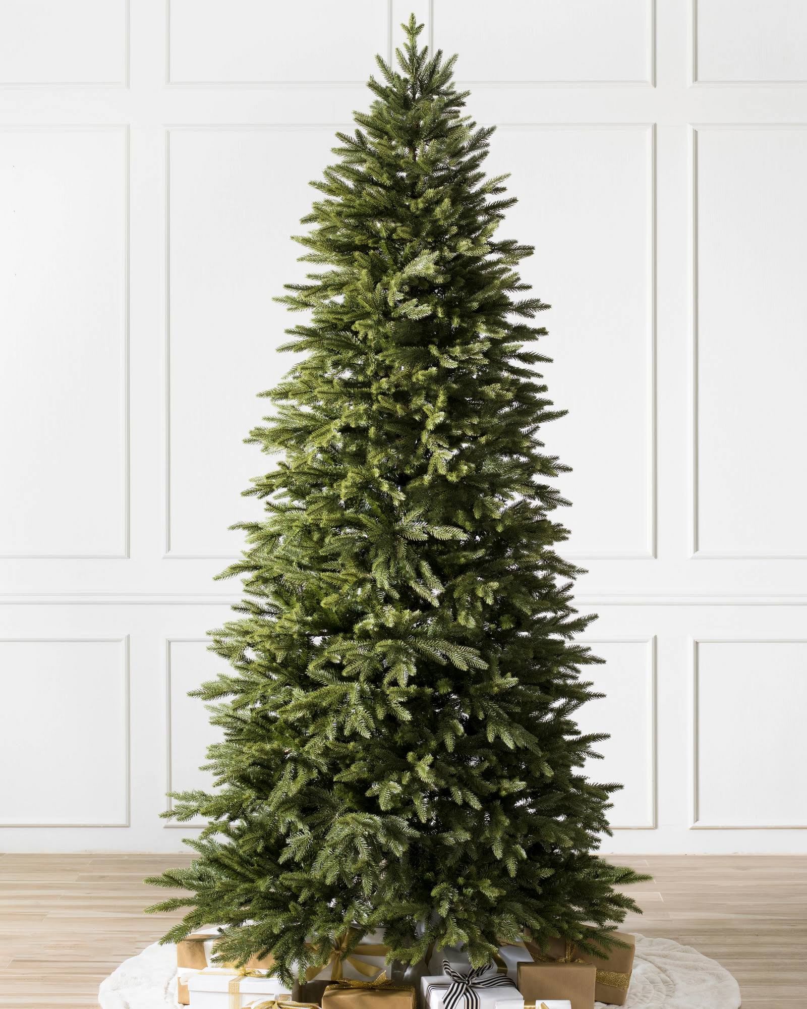 Künstlicher Weihnachtsbaum Silverado Slim weiße Balsam Hill