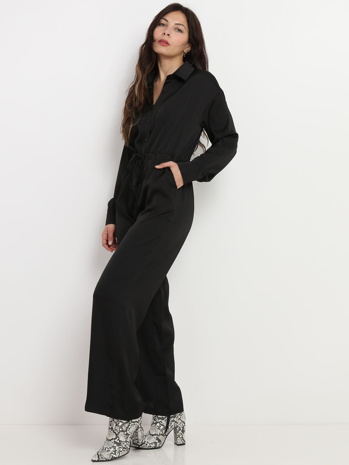 Combinaison satinée à pantalon évasé- Noir