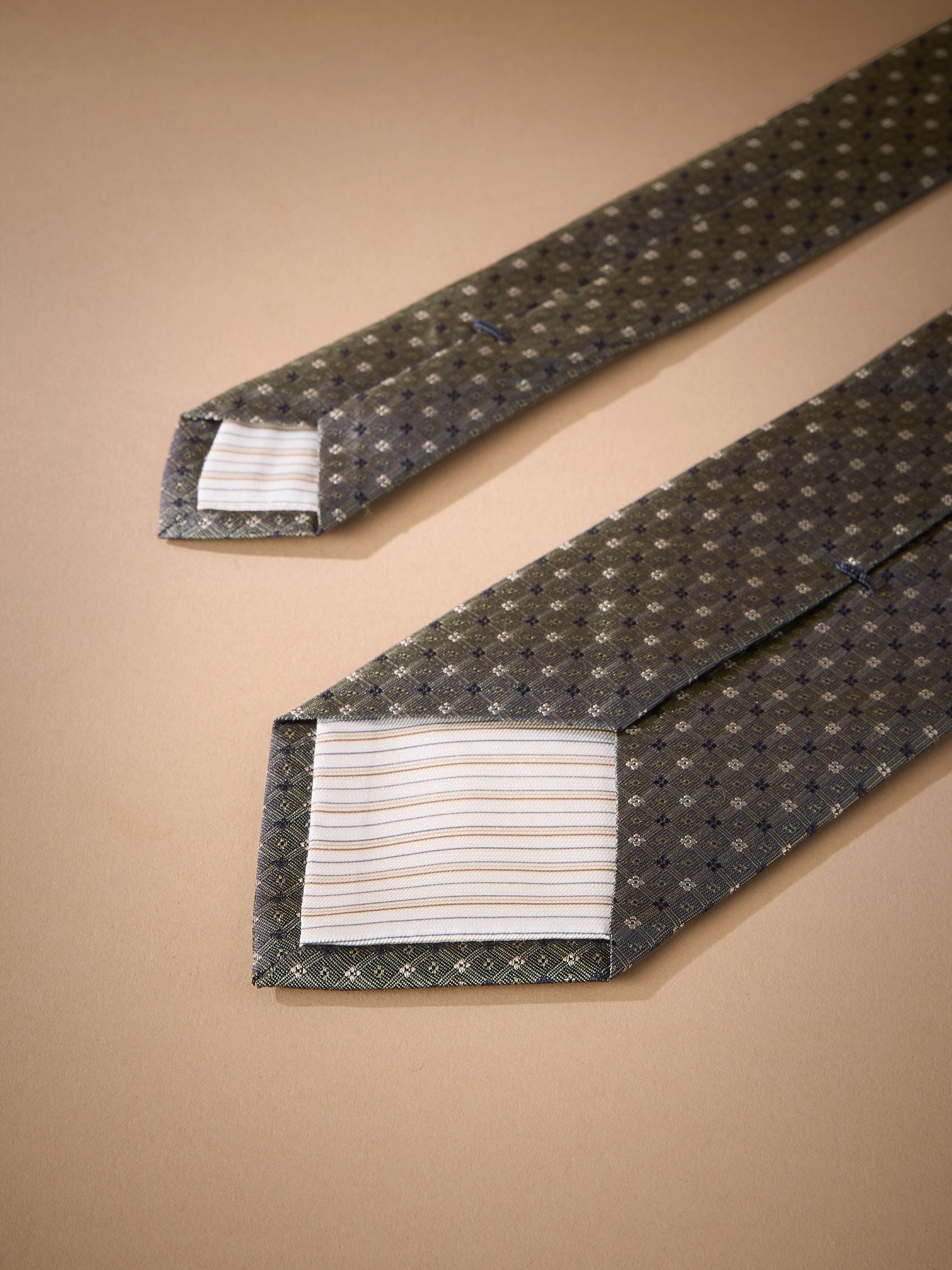 Groen - Das van Italiaanse zijde met design