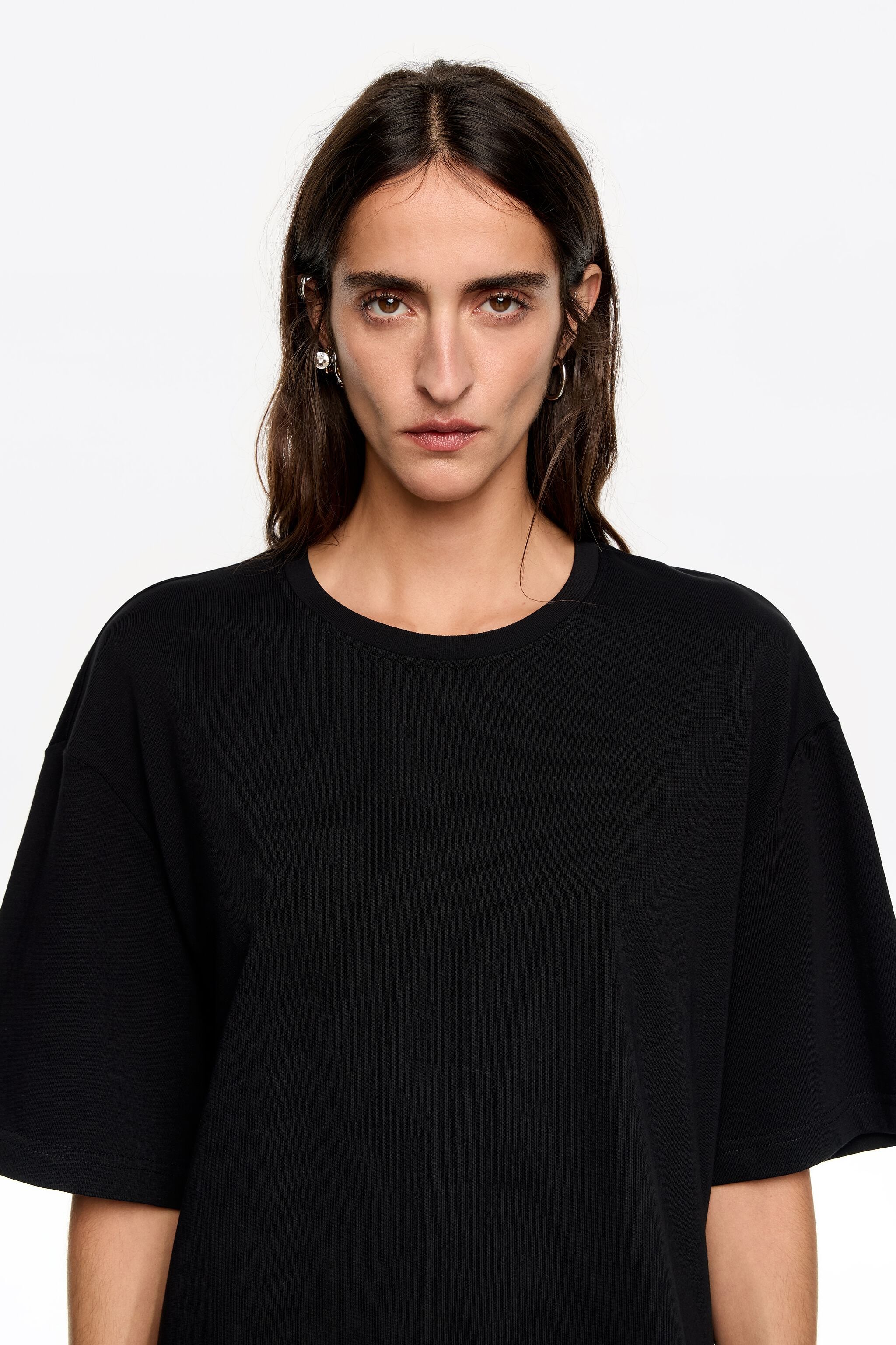 Camiseta preta de renda oversized