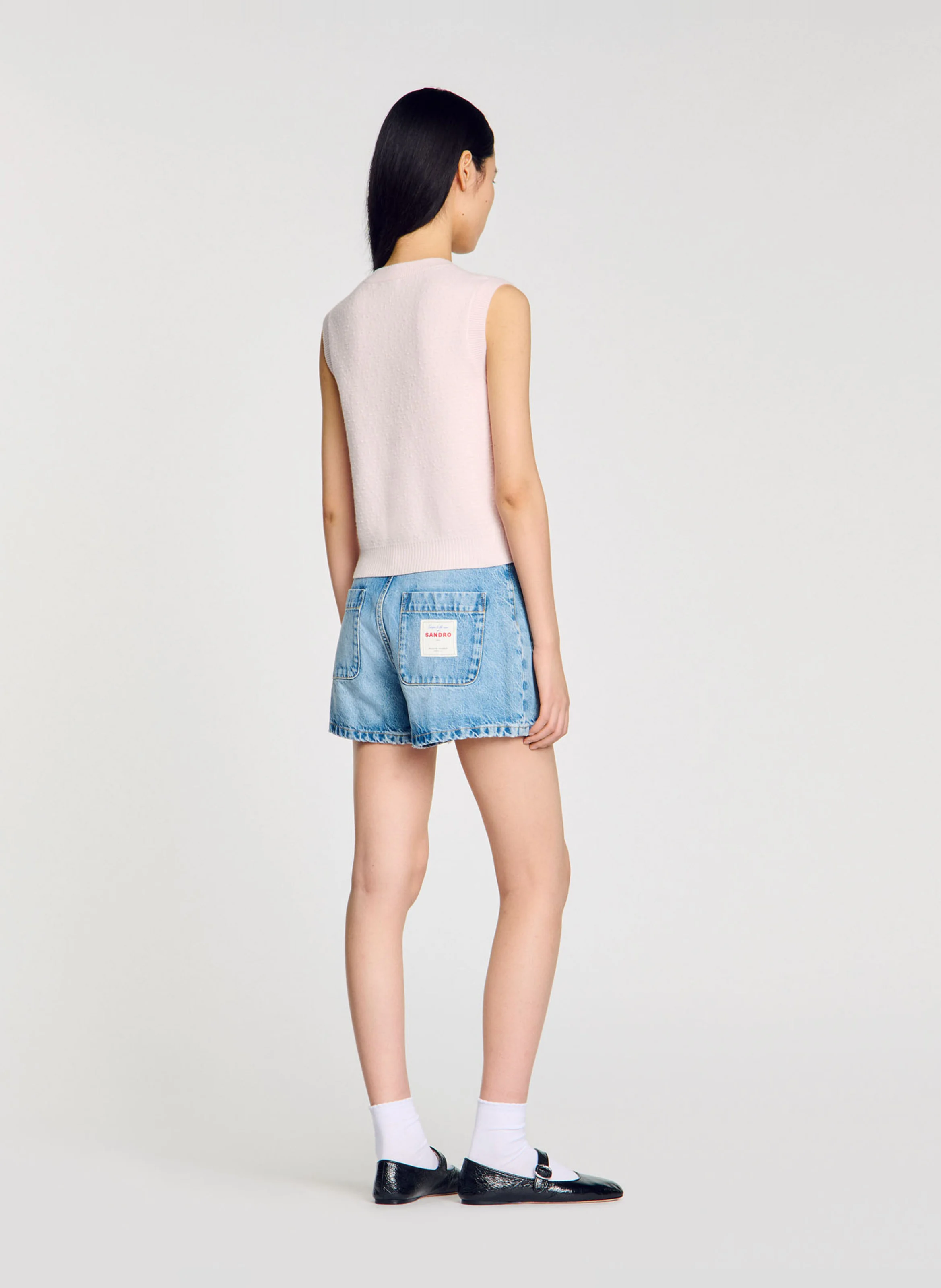 Cardigan court sans manches à boutons fantaisies | Rose