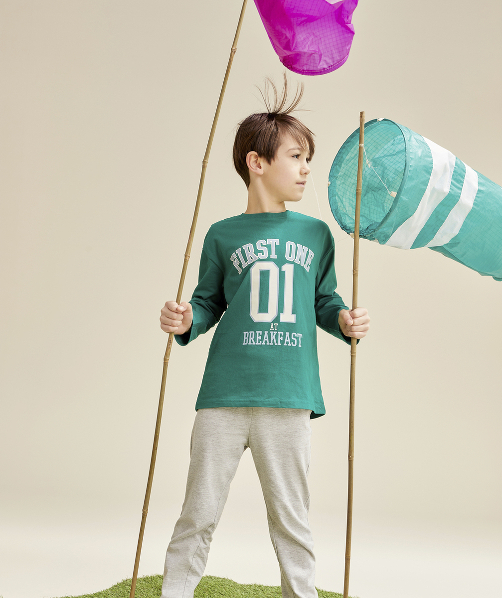 PYJAMA GARÇON EN COTON BIO VERT ET GRIS CHINÉ AVEC MESSAGES ET NUMÉROS