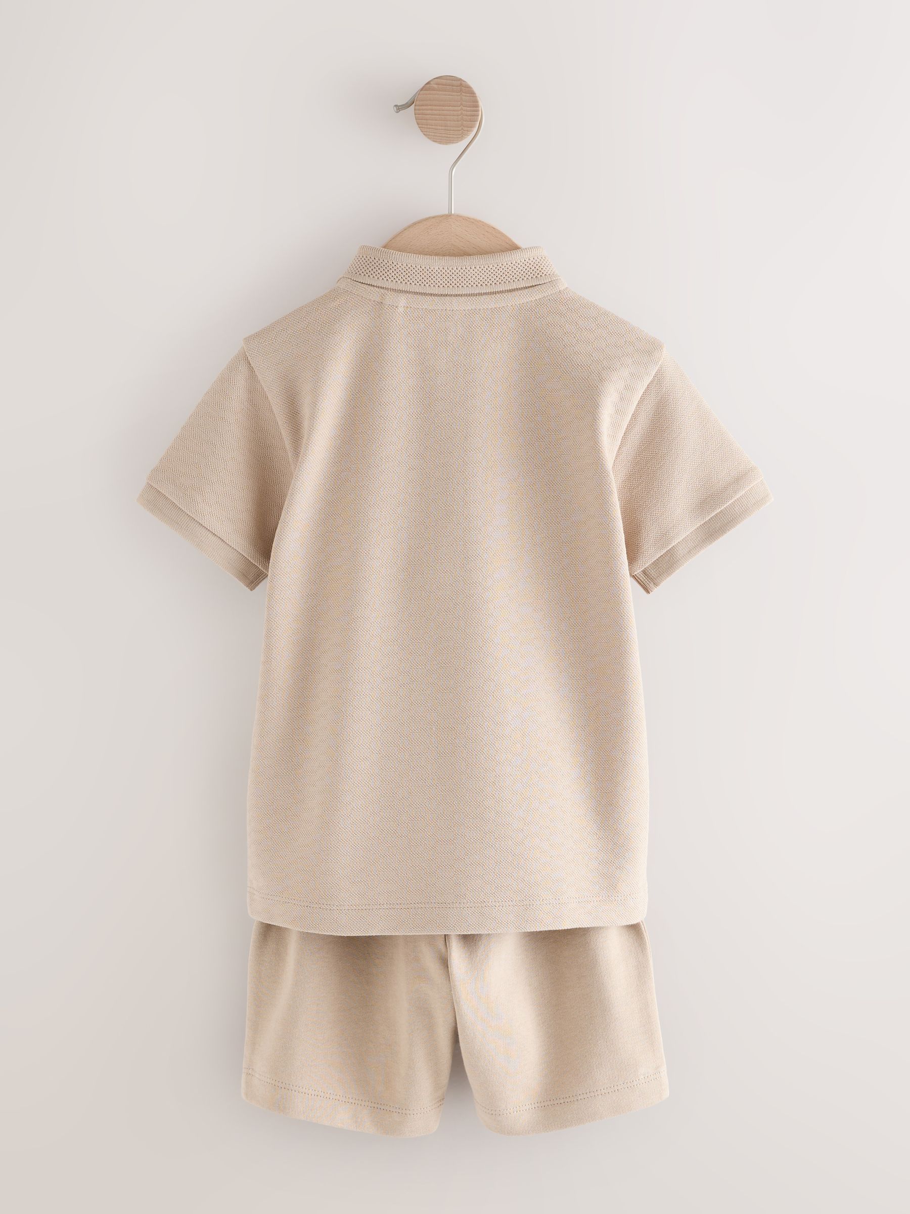 Neutraal met textuur - Set van poloshirt met korte mouwen, rits bij de hals en short (3mnd-7jr)