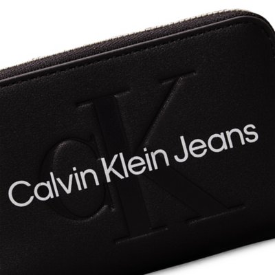 Portefeuille Sculpted Med Zip Around Mono CALVIN KLEIN
