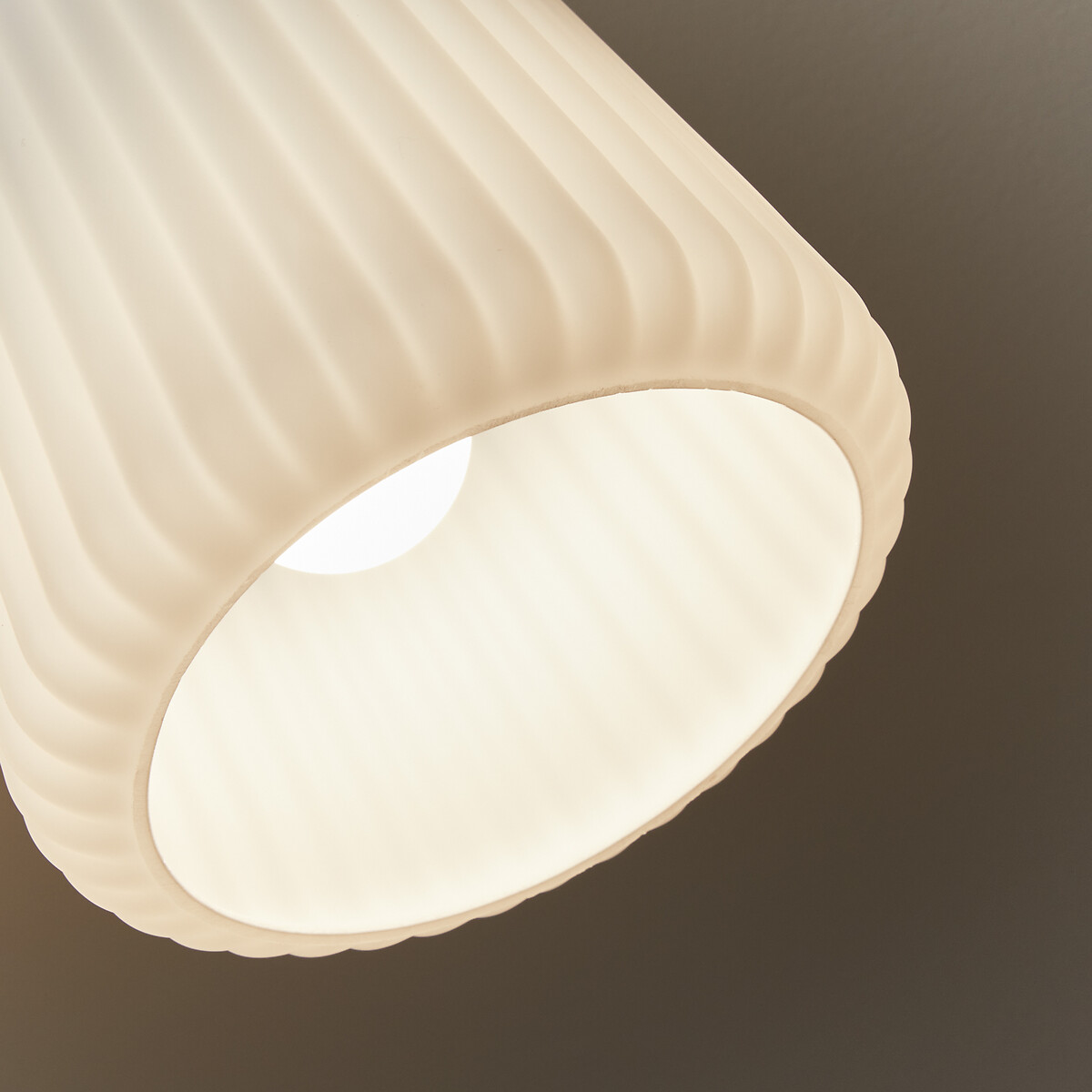 AM.PM<br>Luminária de teto em opala canelada, Fosca