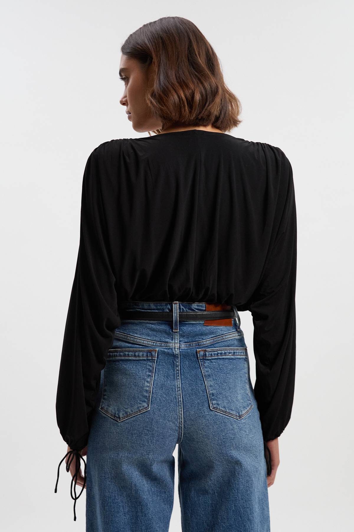 KarenMillen Body à Manches Chauve-Souris, Décolleté Plongeant et Fronces en Crêpe Drapé Extensible