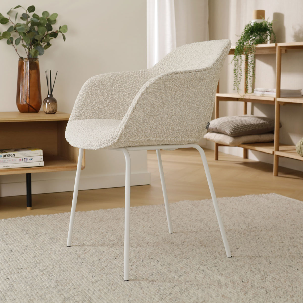 Eetkamerstoel Nora-Mare bouclé beige - wit onderstel