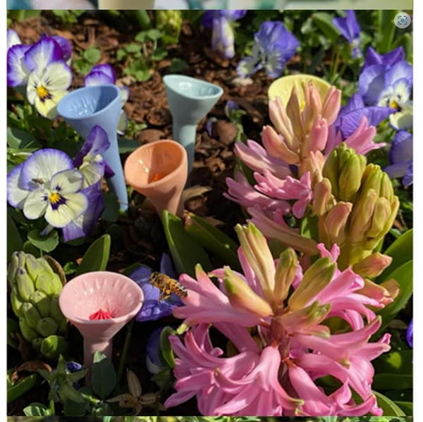 INF Resin Flower Bee drikkefontene (sett med 2)