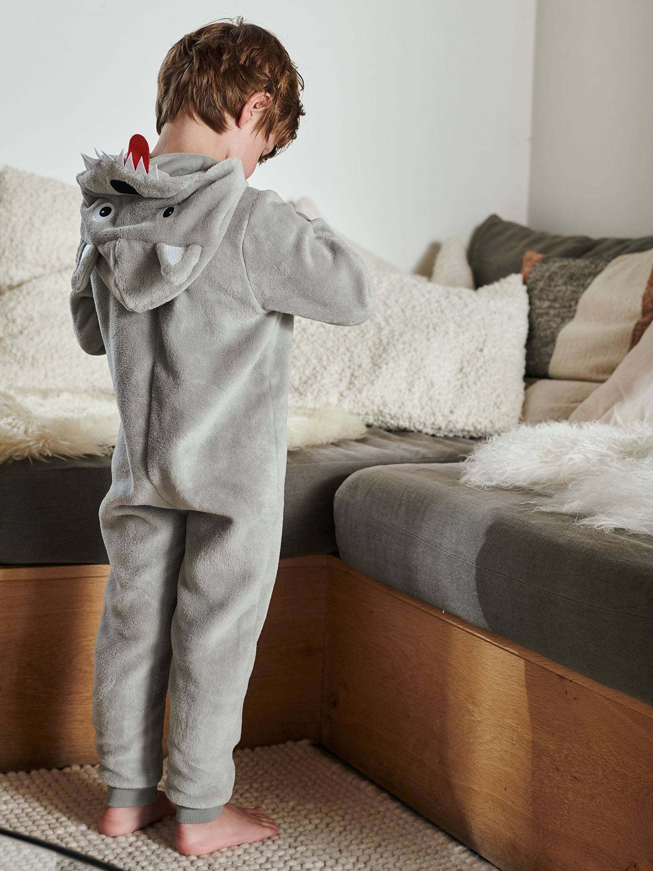 Pijama macacão de lobo para meninos, cinza claro liso com estampas.