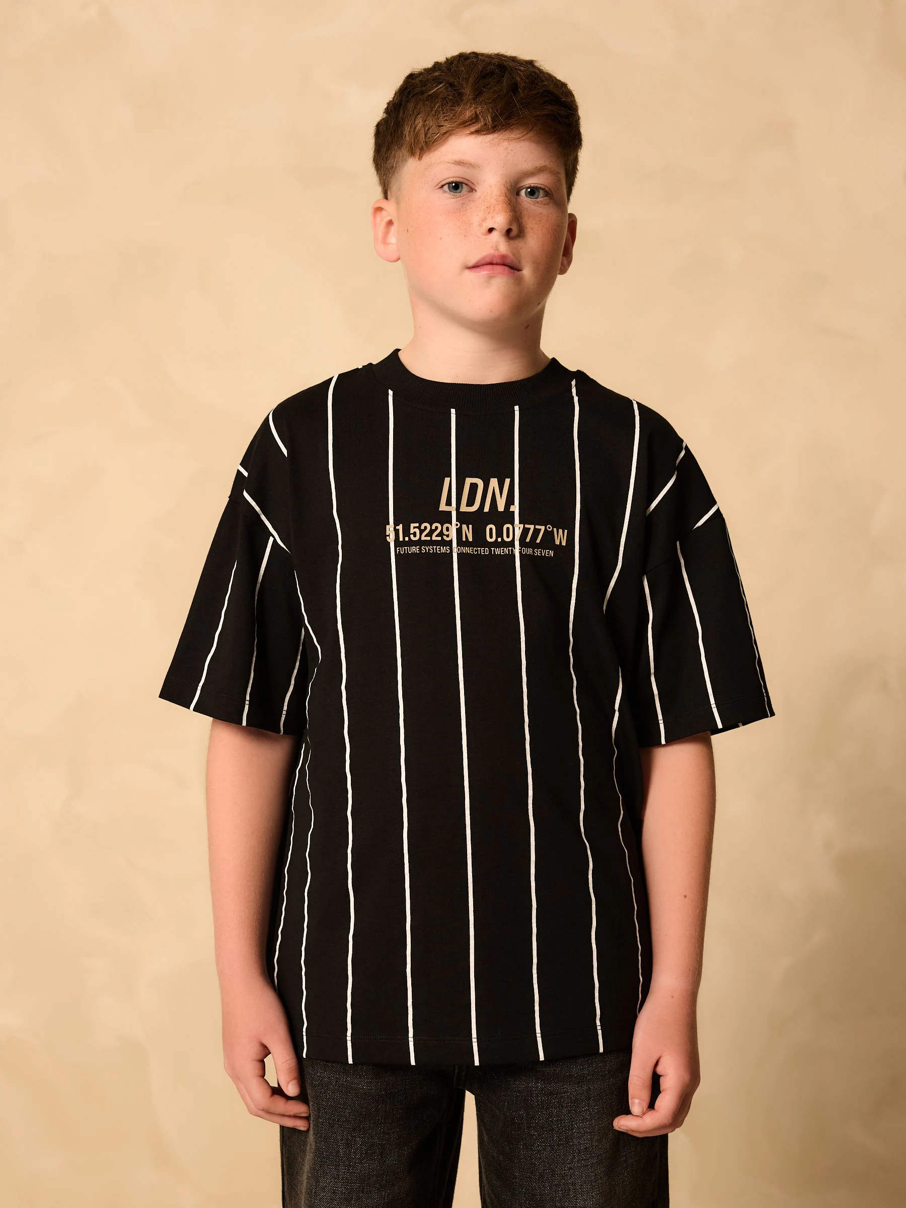 Zwart-witte streep - Ruimvallend T-shirt met print en korte mouwen (3-16 jr)