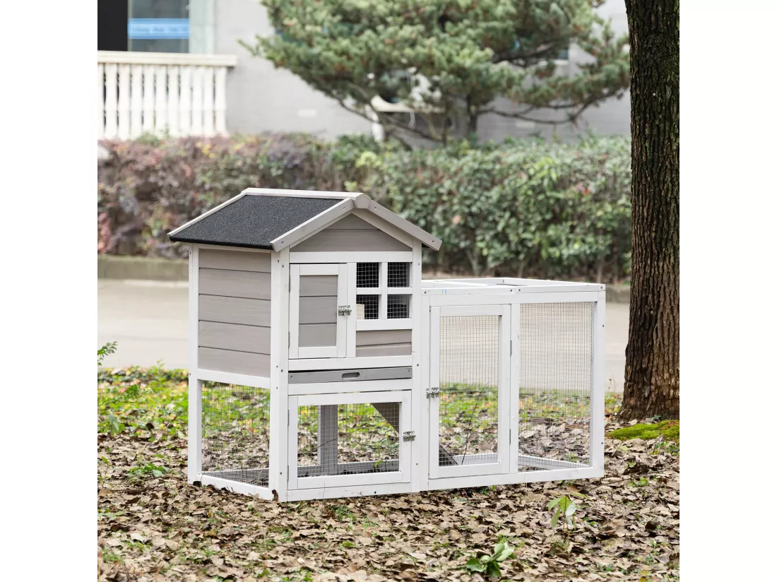 Clapier cage à lapins cottage - niche supérieure avec rampe et enclos extérieur - plateau excrément, toit bitumé, 4 portes verrouillables - bois sapin blanc gris