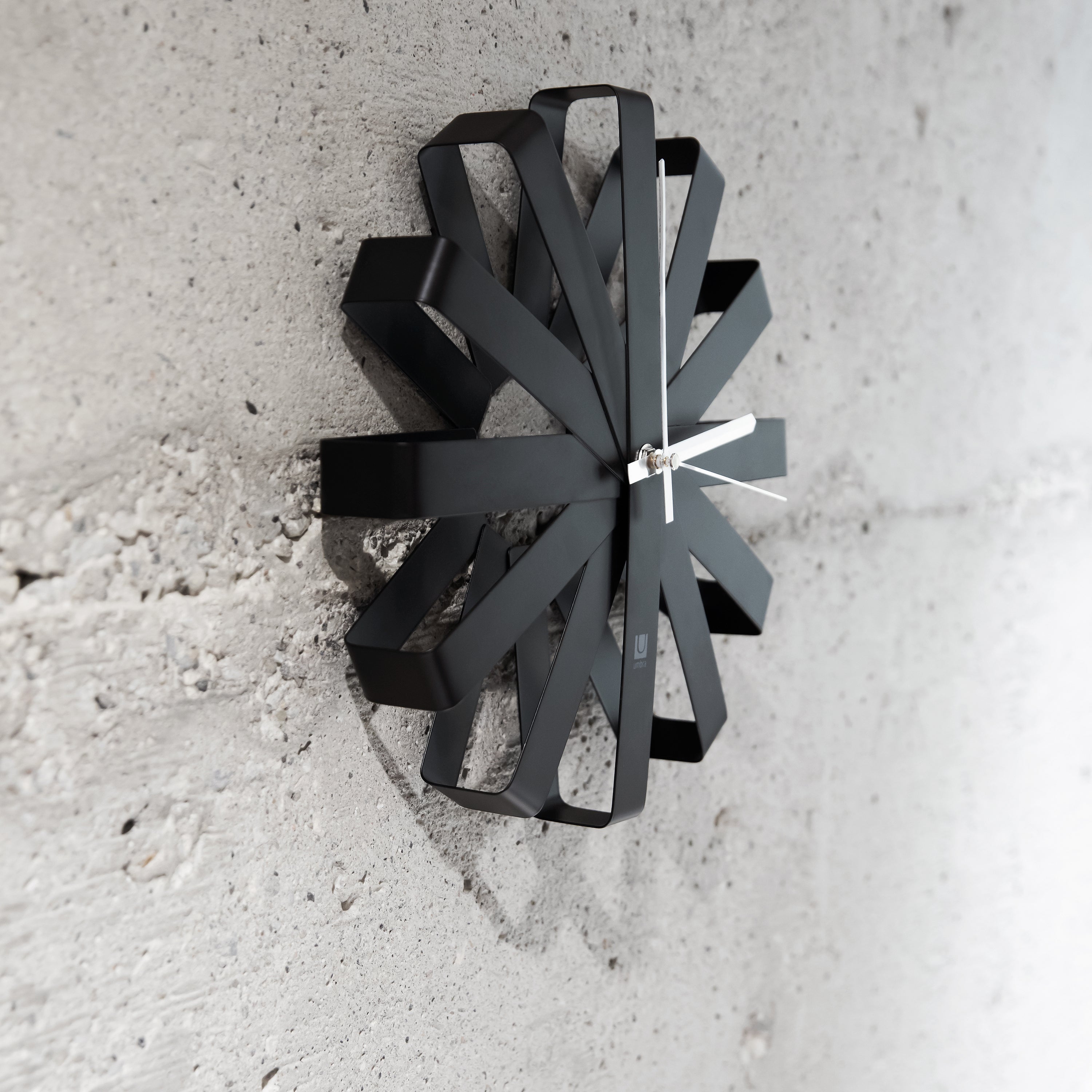 Umbra Ribbon Wandklok Ã 30 cm - Zwart