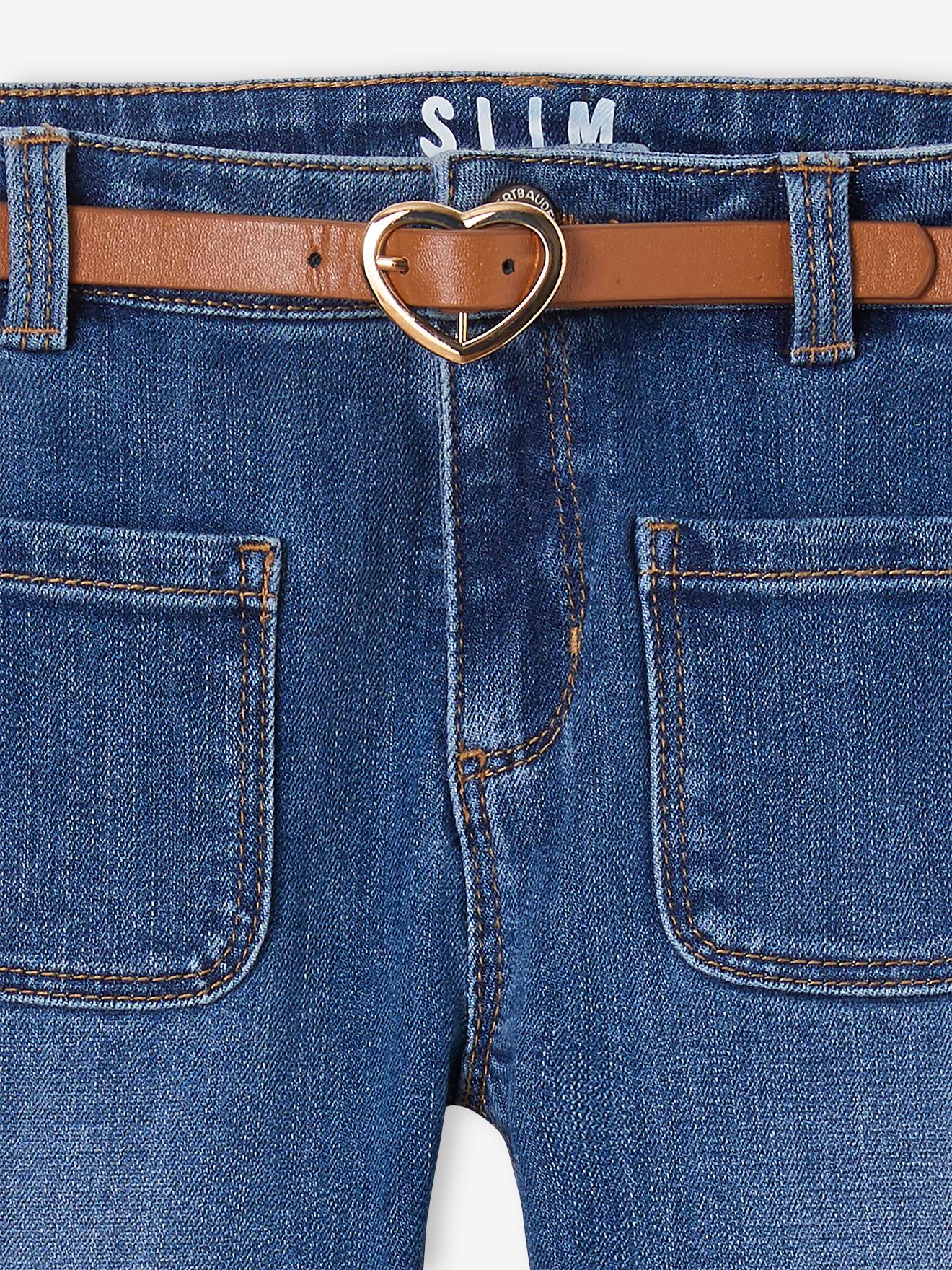 Calça jeans indestrutível e um cinto estiloso, para uma garota que curte maconha.