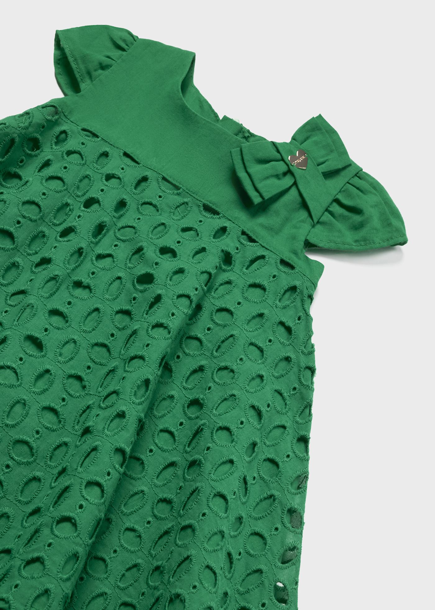 Vestido de algodão perfurado para bebê