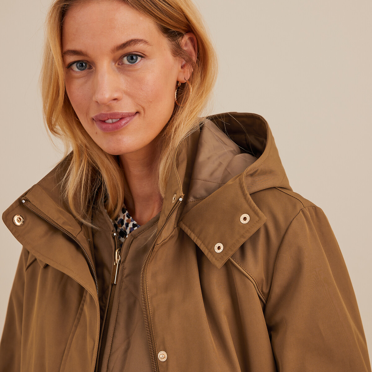 ANNE WEYBURN<br>Parka com capuz fixo, jaqueta removível, meia-estação