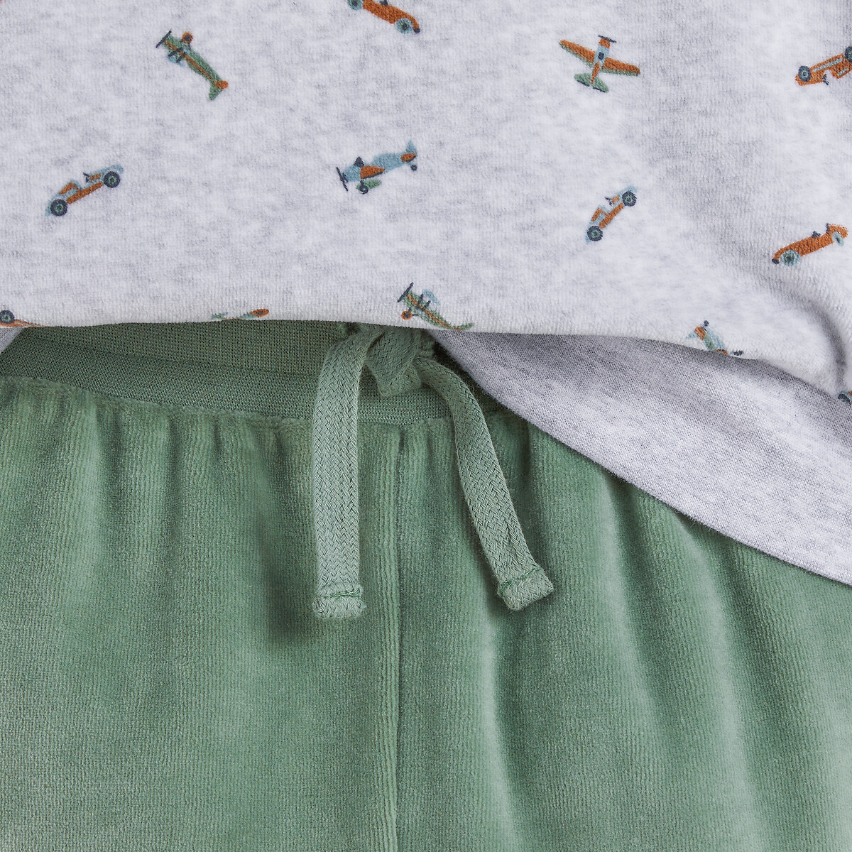 COLEÇÕES LA REDOUTE<br>Pijamas de veludo com estampas de aviões e carros