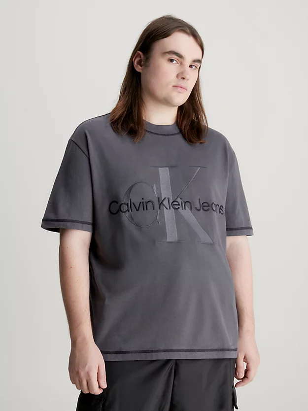 Camiseta com monograma e modelagem relaxada