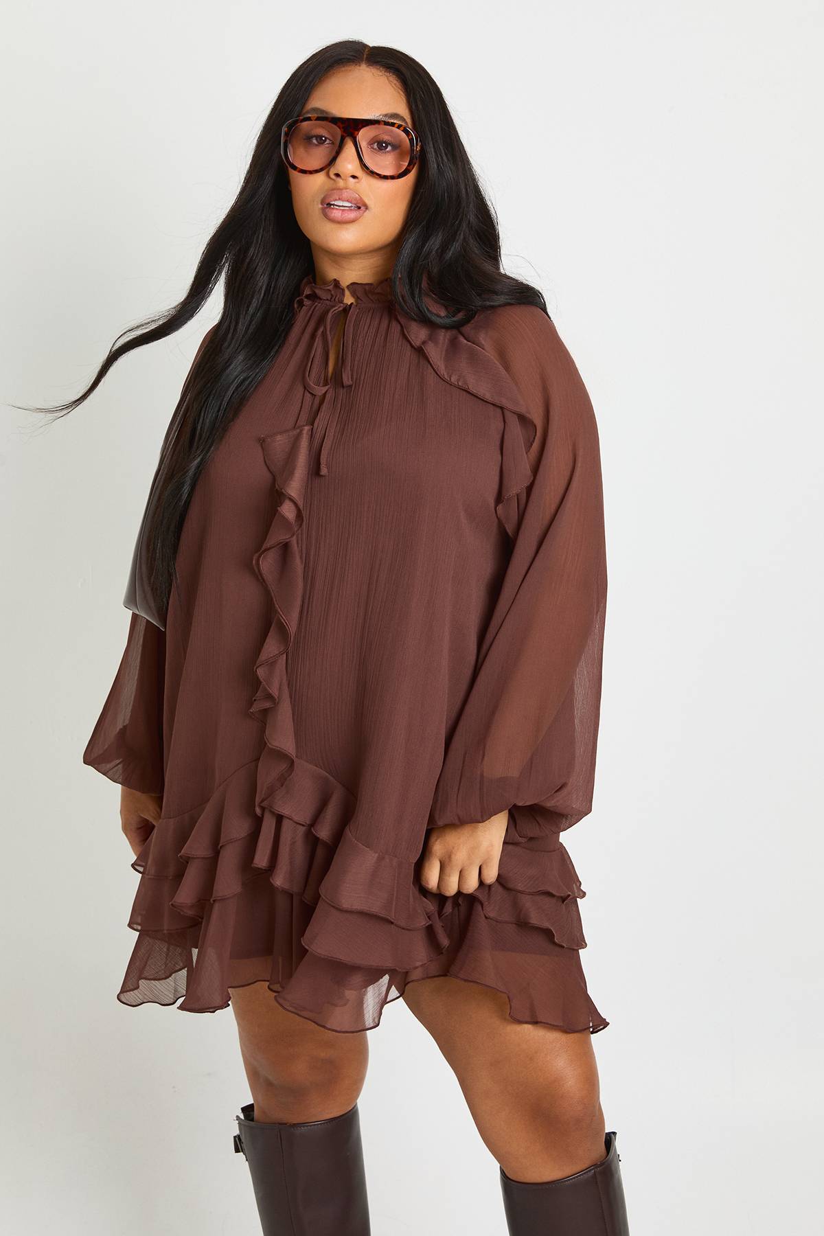 boohoo Robe Smock En Mousseline À Volants Grande Taille