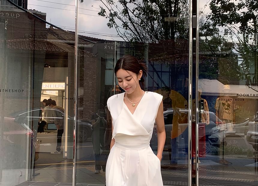 palajana - Mouwloze jumpsuit met split aan de voorkant