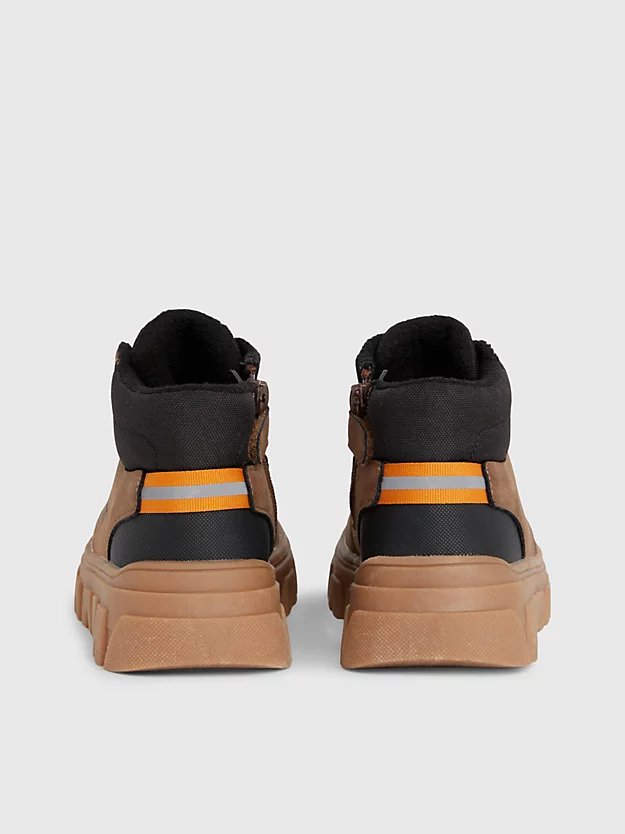 Botas infantis com cadarço