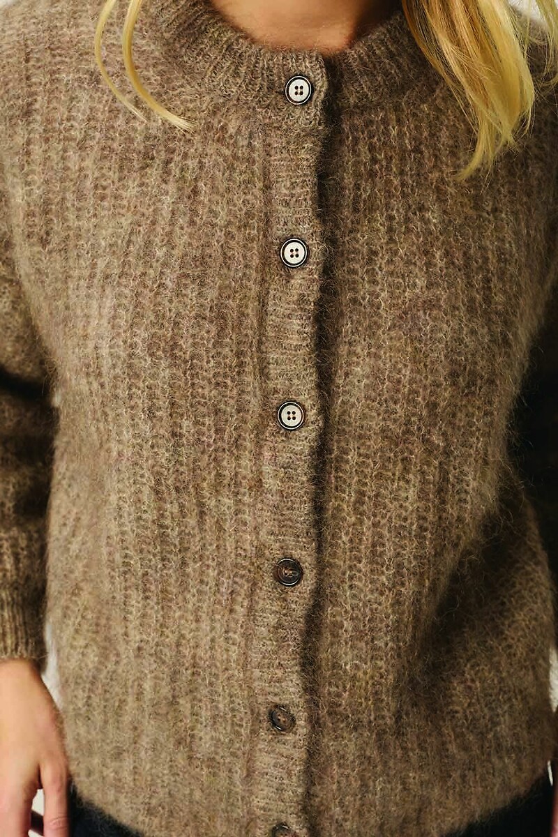 DES PETITS HAUTS<br>Carigan com gola redonda, ALMA