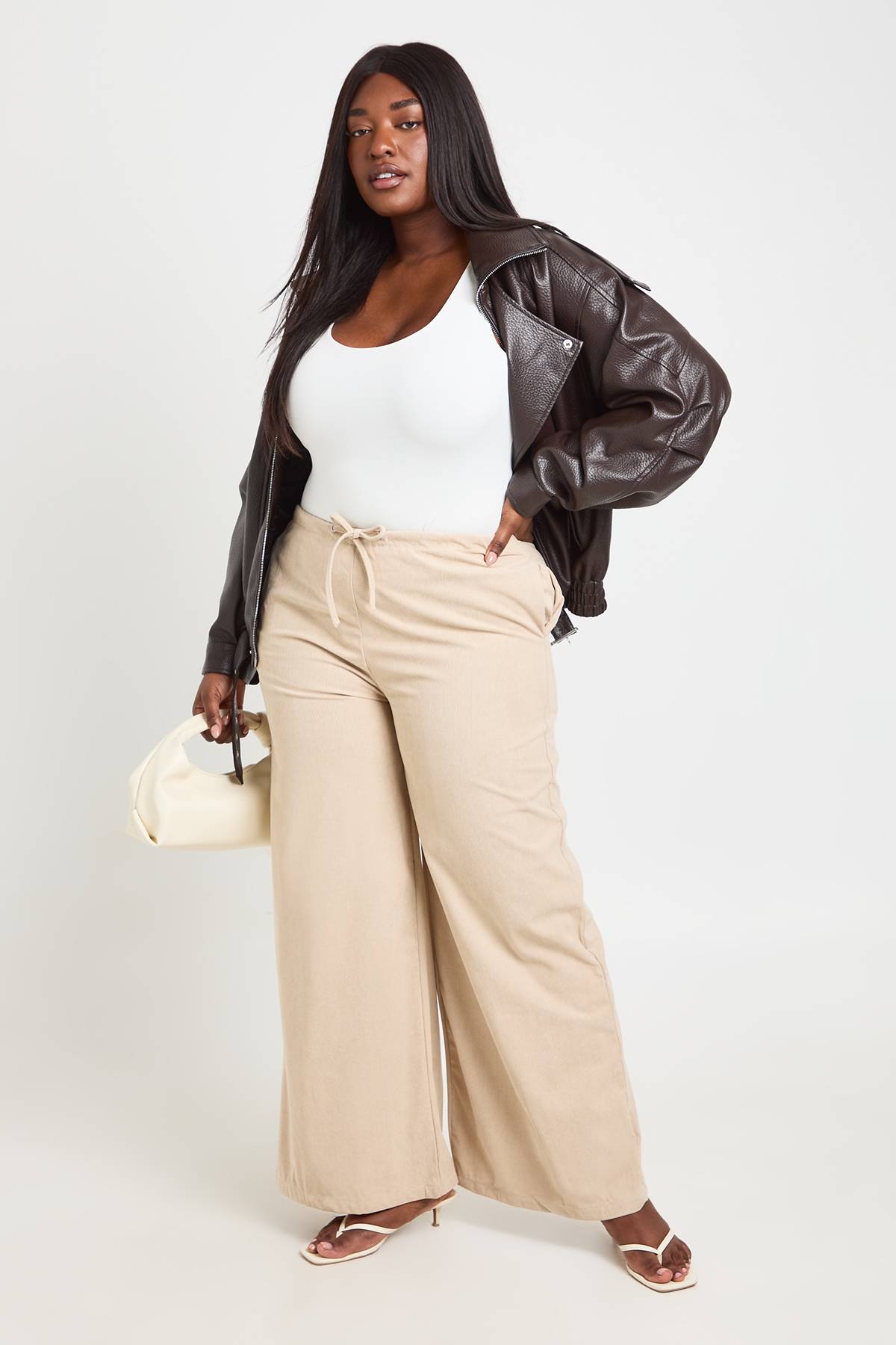 boohoo Pantalon Large En Velours Côtelé Grande Taille