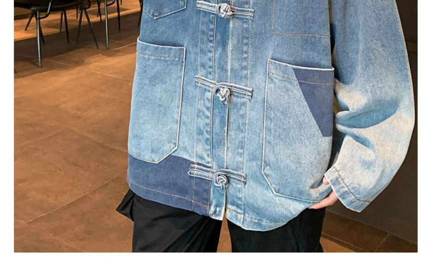 Plummie - Gewassen denim jack met kraag en kikkersluiting