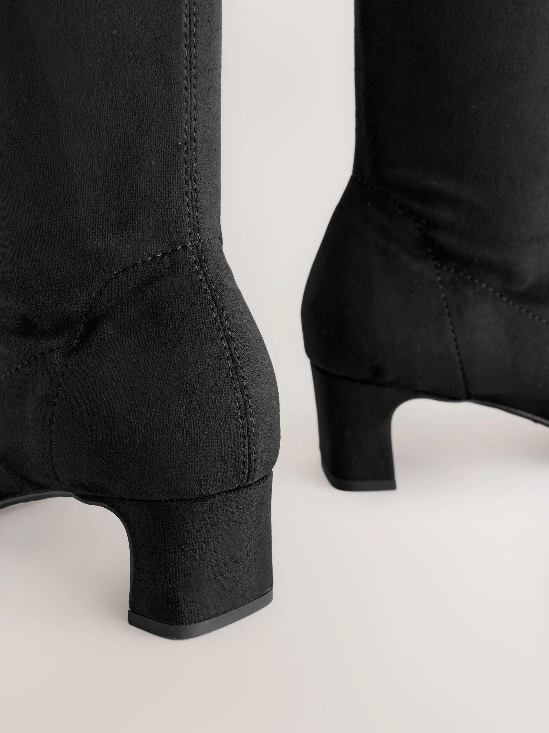 Zwart - Forever Comfort® kniehoge soklaarzen met afgeronde spitse neus