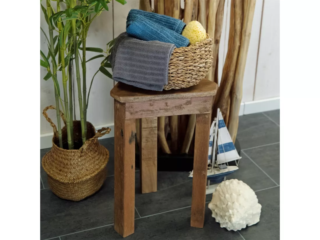 TABLE D'APPOINT D'ANGLE Milo Bois de mahogany, triangulaire couleurs naturelles