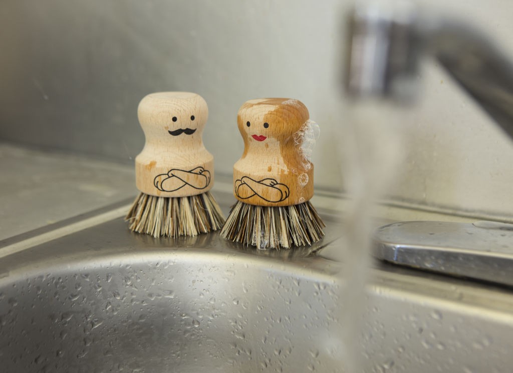 Mr. & Mrs. Scrubber (CU319-A) Ass.